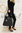 Shopper Tasche mit Deko Anhänger Vintage Used Leder Optik schwarz